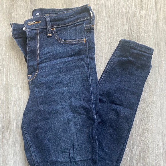 Simple Hollister Jeans - Picture 1 of 4